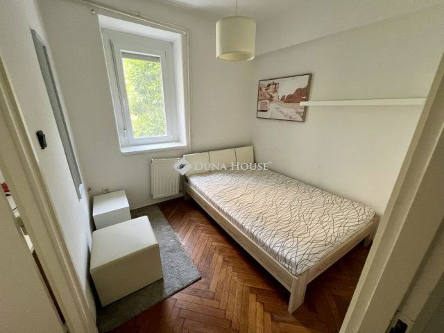 Eladó téglalakás, Pécsett 38.5 M Ft, 2 szobás