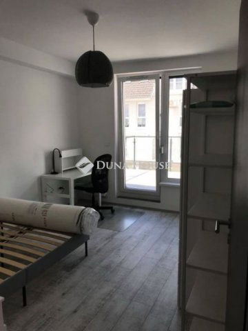 Eladó téglalakás, Pécsett 77.625 M Ft, 3 szobás