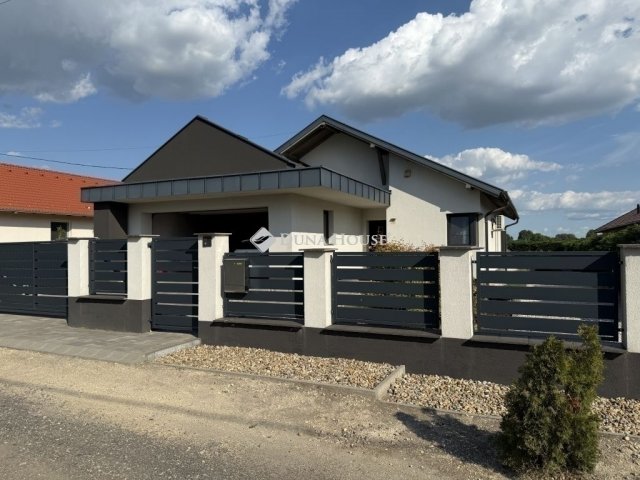 Eladó családi ház, Péterin 155 M Ft, 3 szobás