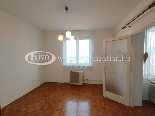 Eladó téglalakás, Veszprémben 65 M Ft, 2 szobás