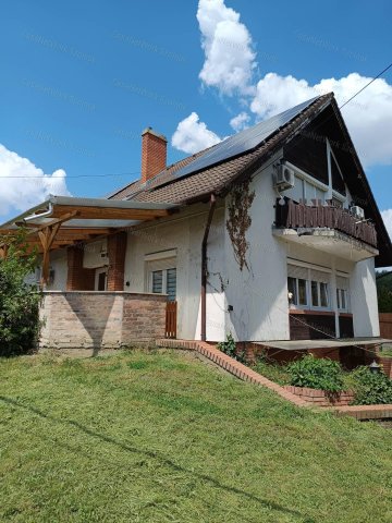 Eladó családi ház, Szolnokon 164.9 M Ft, 7 szobás