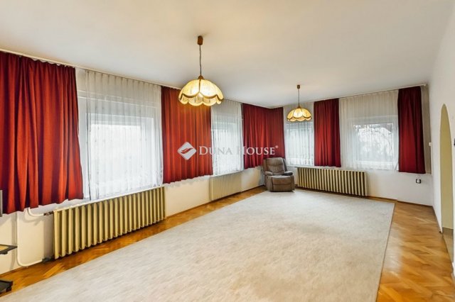 Eladó családi ház, Kecskeméten 95 M Ft, 6 szobás