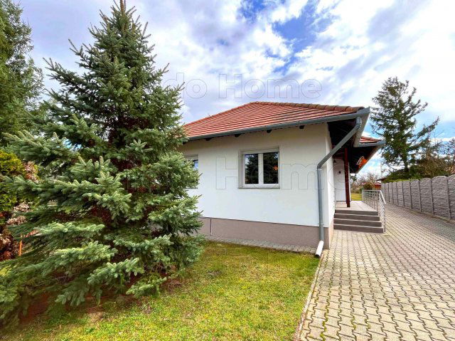 Eladó családi ház, Balatonfenyvesen 129 M Ft, 5 szobás