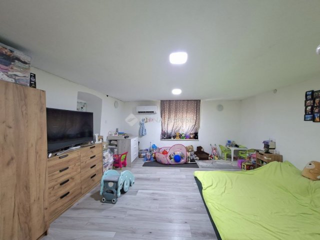 Eladó családi ház, Sárbogárdon 29.9 M Ft, 2 szobás