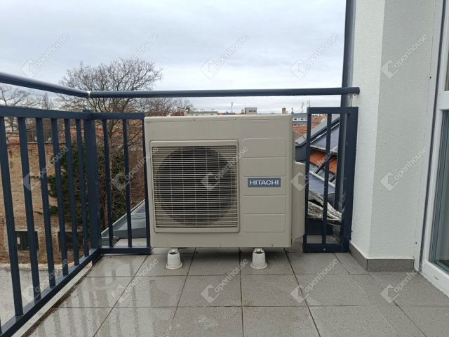 Eladó téglalakás, Sopronban 110 M Ft, 5 szobás