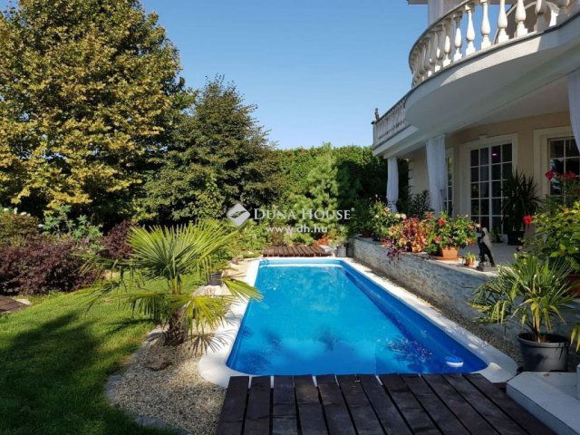 Eladó családi ház, Szadán 350 M Ft, 8 szobás