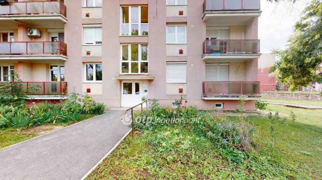 Eladó téglalakás, Kazincbarcikán 20 M Ft, 1 szobás