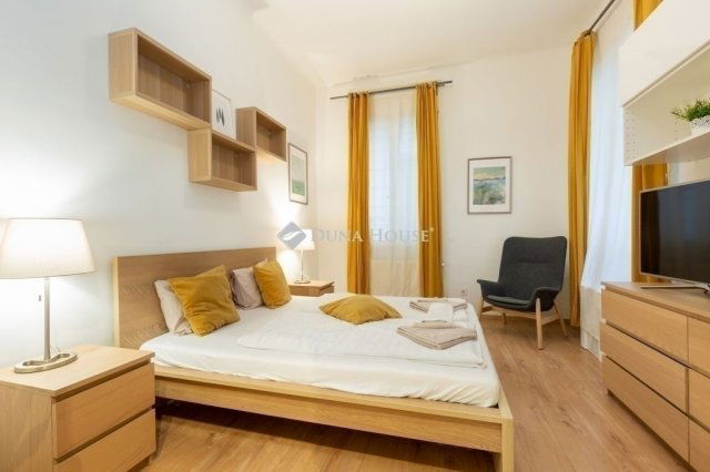 Eladó téglalakás, Budapesten, V. kerületben 60 M Ft, 1 szobás