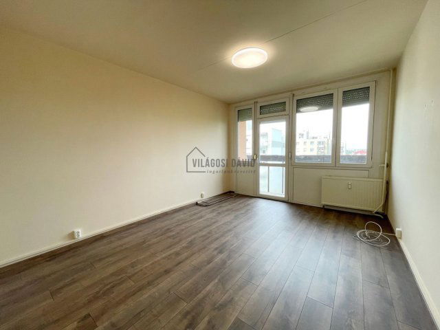 Eladó panellakás, Debrecenben 69.9 M Ft, 3 szobás