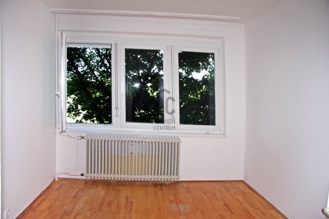 Eladó panellakás, Szolnokon 27.9 M Ft, 2 szobás