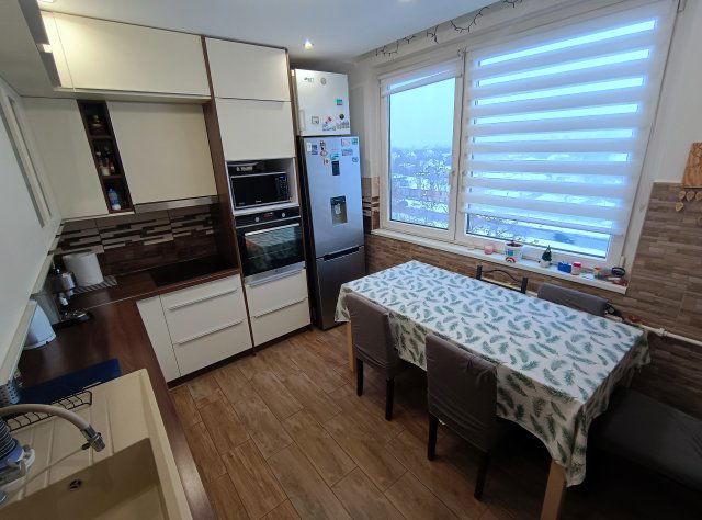 Eladó panellakás, Debrecenben 68.5 M Ft, 3 szobás