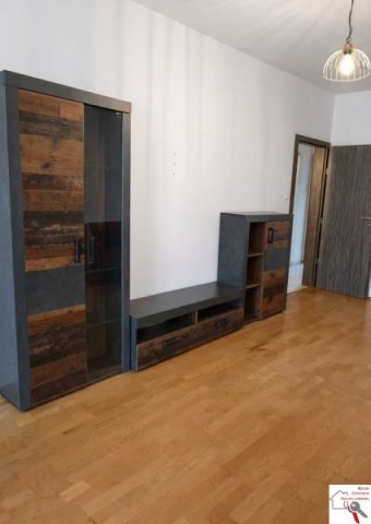 Kiadó panellakás, albérlet, Pécsett 200 E Ft / hó, 3 szobás