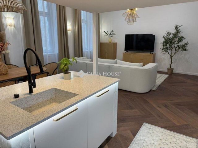 Eladó téglalakás, Budapesten, VIII. kerületben 159 M Ft