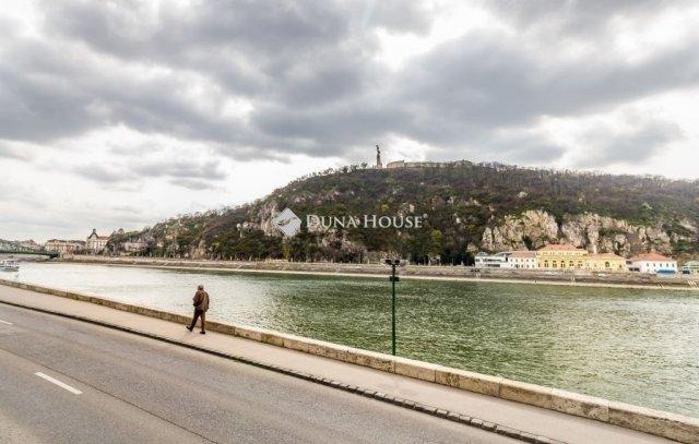 Eladó téglalakás, Budapesten, V. kerületben 128 M Ft, 3 szobás