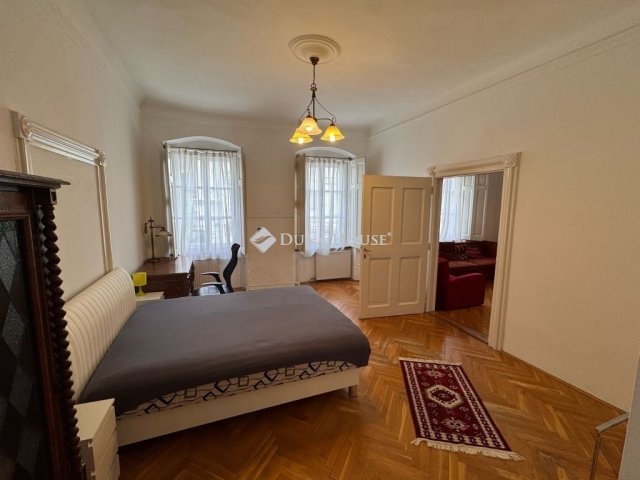 Kiadó téglalakás, albérlet, Pécsett 250 E Ft / hó, 2 szobás