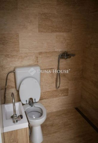 Eladó családi ház, Pécsett 49.9 M Ft, 2 szobás