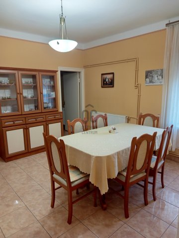 Eladó családi ház, Tatán 95 M Ft, 5 szobás