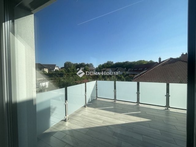 Eladó ikerház, Veresegyházon 229 M Ft, 5 szobás