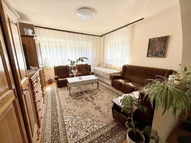 Eladó családi ház, Nagytarcsán 124.9 M Ft, 4 szobás