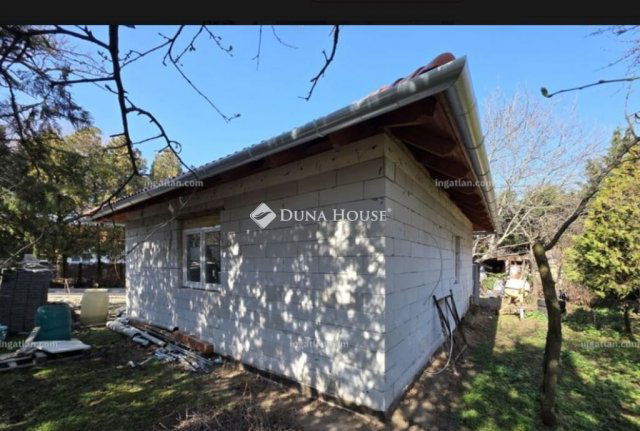 Eladó családi ház, Dunakeszin 70 M Ft, 2 szobás