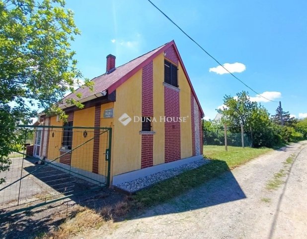 Eladó nyaraló, Mohácson 17 M Ft, 2 szobás / költözzbe.hu