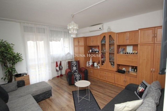 Eladó panellakás, Kecskeméten 45.9 M Ft, 3 szobás