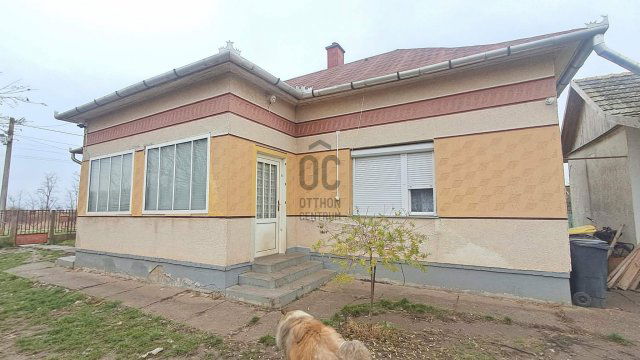 Eladó családi ház, Földesen 21.9 M Ft, 2 szobás