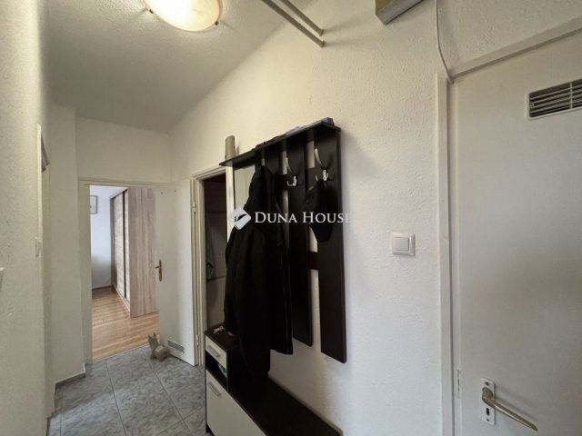 Eladó panellakás, Esztergomban 32.9 M Ft, 2 szobás