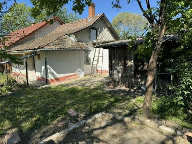 Eladó családi ház, Szentesen 12 M Ft, 1 szobás