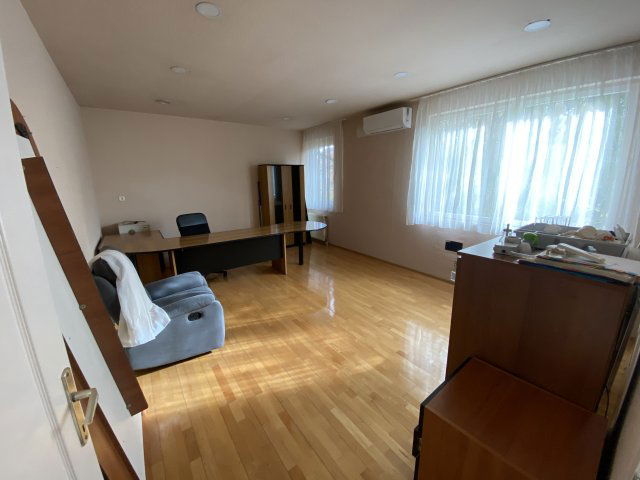 Kiadó iroda, Csömörön 400 E Ft / hó, 3 szobás