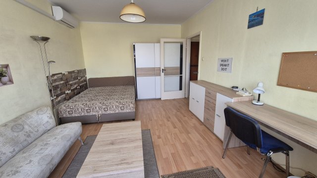 Eladó panellakás, Debrecenben 43.6 M Ft, 1+1 szobás