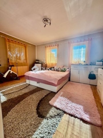 Eladó téglalakás, Üllőn 99.5 M Ft, 4 szobás