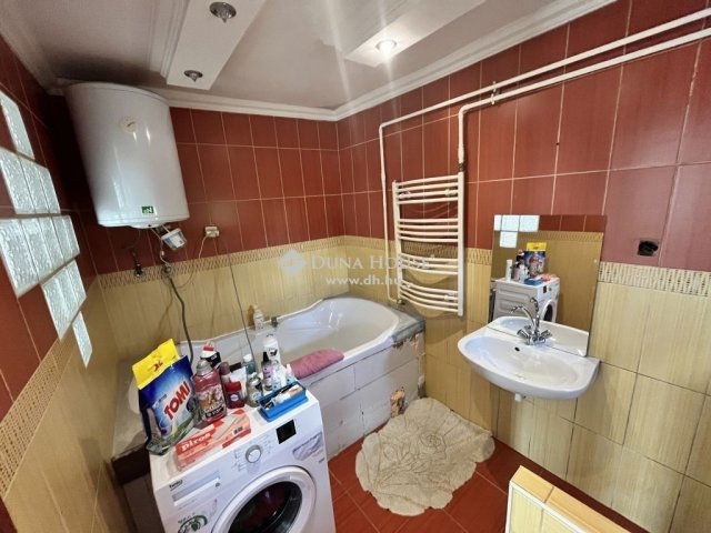 Eladó családi ház, Kecskeméten 19.9 M Ft, 2 szobás