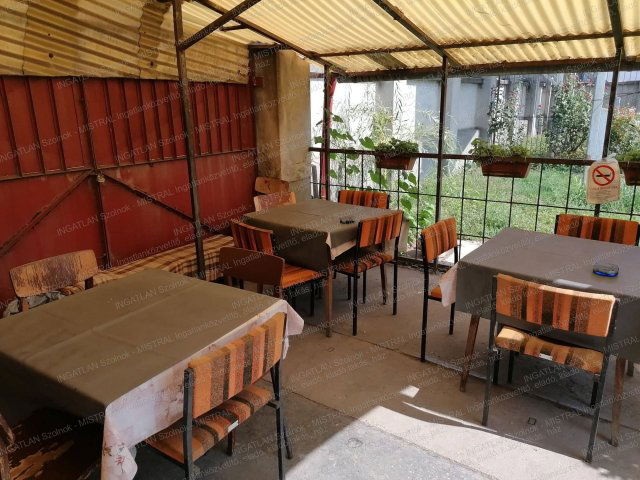 Eladó üzlethelyiség, Szolnokon 19.9 M Ft, 1 szobás