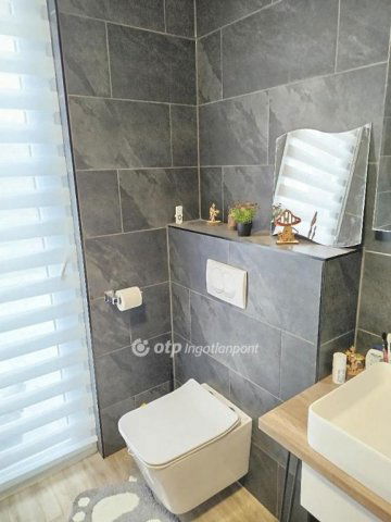 Eladó családi ház, Pécsett 139.5 M Ft, 3 szobás