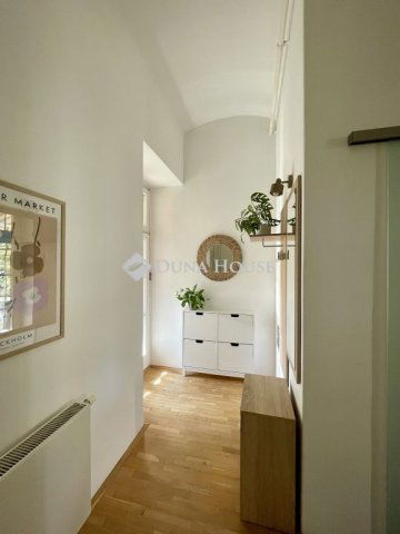 Kiadó téglalakás, albérlet, Pécsett 190 E Ft / hó, 2 szobás