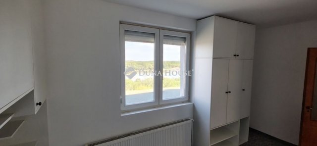 Eladó családi ház, Ercsiben 89 M Ft, 6 szobás