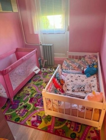 Eladó panellakás, Pécsett 55 M Ft, 4 szobás