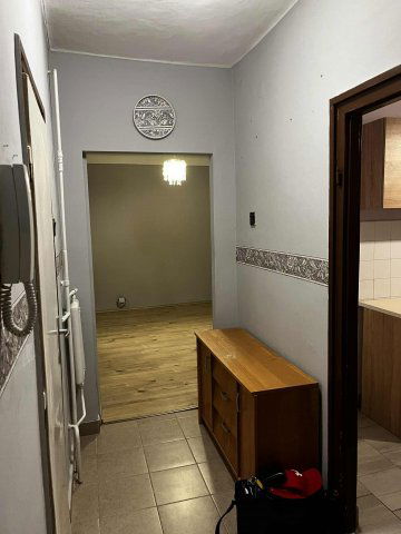 Kiadó téglalakás, albérlet, Tatabányán 130 E Ft / hó