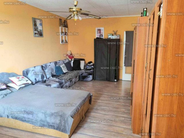 Eladó téglalakás, Százhalombattán 56 M Ft, 2 szobás