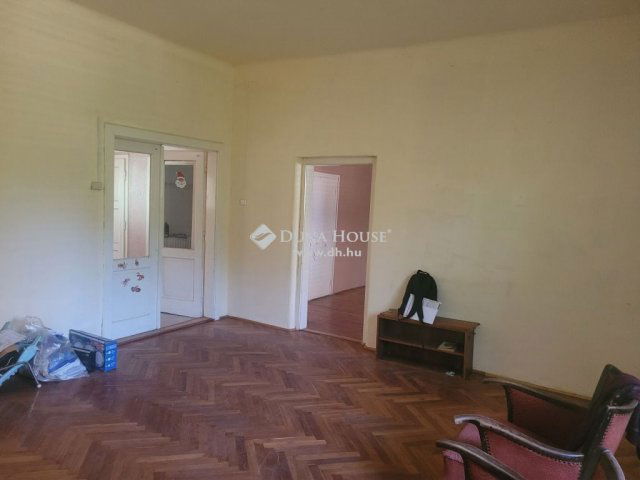 Eladó családi ház, Esztergomban 36.9 M Ft, 3 szobás