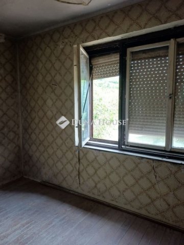 Eladó családi ház, Pécsett 13.5 M Ft, 2 szobás