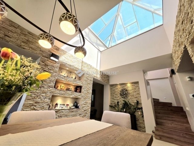 Eladó családi ház, Dunakeszin 359.9 M Ft, 7 szobás