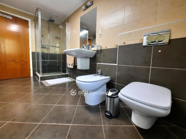 Eladó téglalakás, Siófokon 139 M Ft, 4 szobás