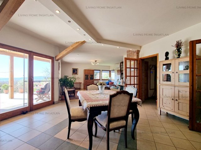 Eladó családi ház, Szentendrén 149.9 M Ft, 6 szobás