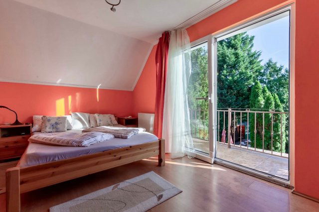 Eladó családi ház, Balatonakarattyán 158 M Ft, 5 szobás