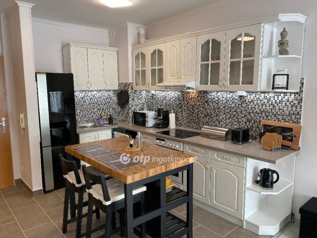 Eladó téglalakás, Budapesten, III. kerületben 72.9 M Ft