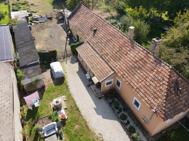 Eladó családi ház, Lesenceistvándon 47.9 M Ft, 2+1 szobás