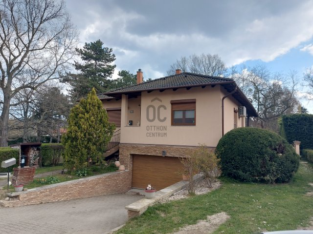 Eladó családi ház, Tatán 185 M Ft, 4 szobás