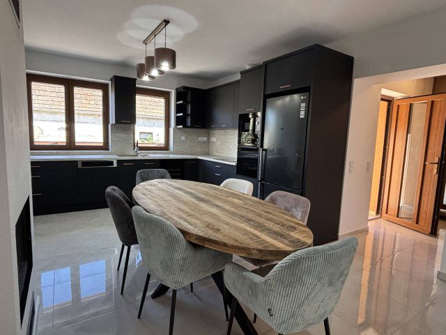 Kiadó családi ház, albérlet, Tatán 500 E Ft / hó, 3 szobás